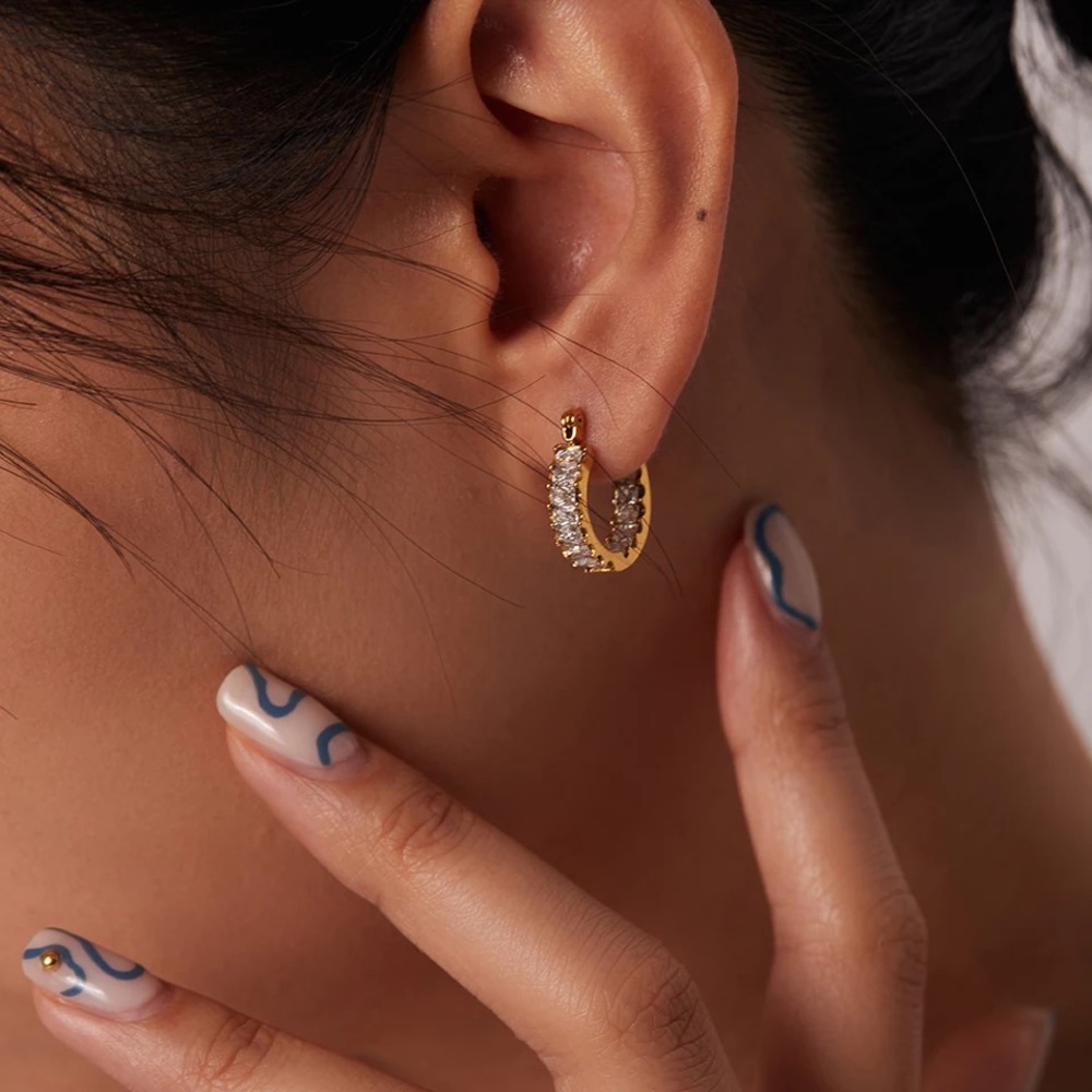 Small hoops with zirconia - waterproof